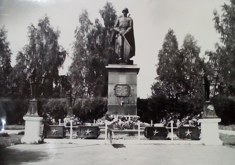 фото захоронения в 70-х годах