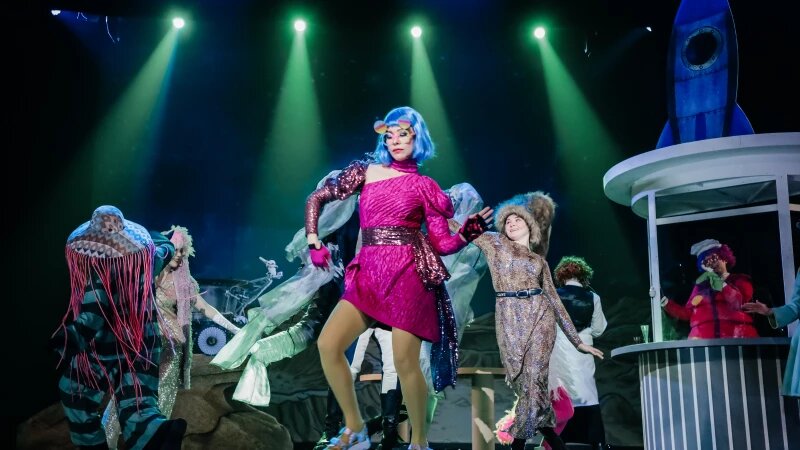     Спектакль "Тайна третьей планеты". Молодежный театр Алтая