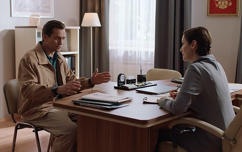 Хитрющий ухажёр, который всегда найдёт повод, чтобы встретиться с Марией. 