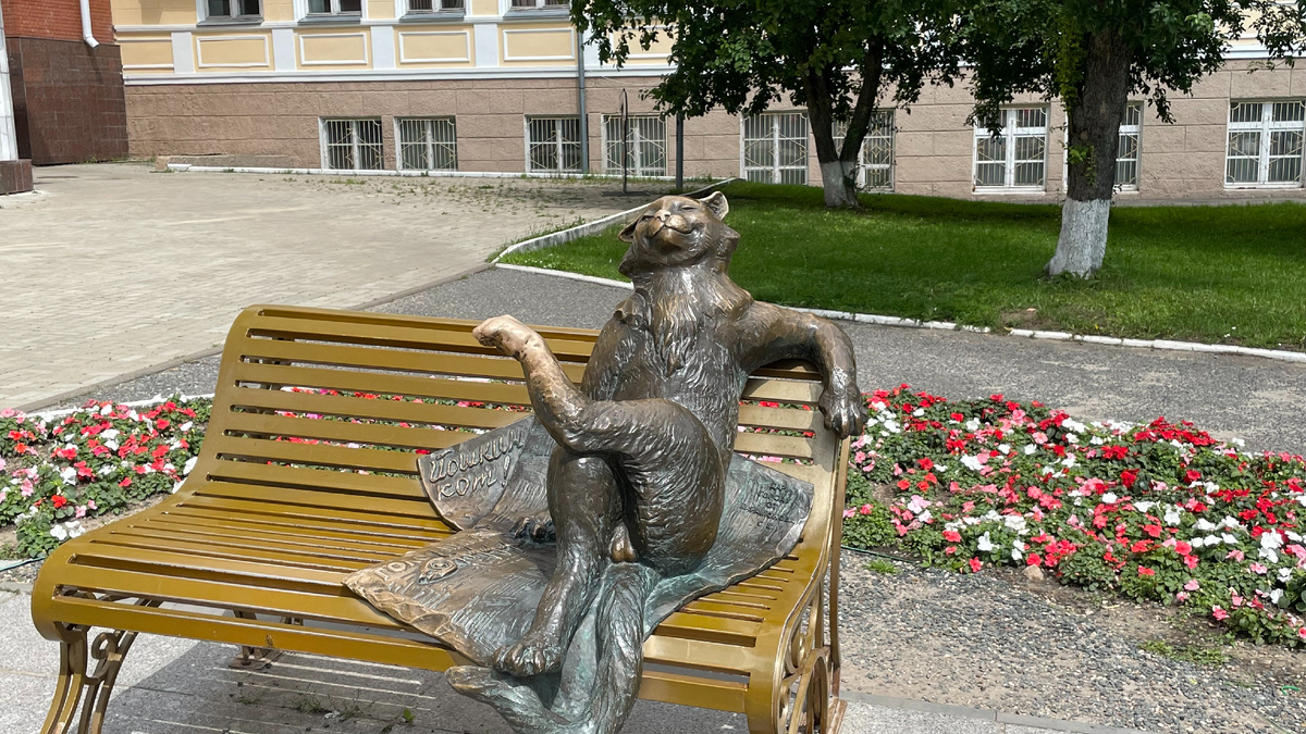 Йошкар-Ола. Один из символов города и туристический бренд - Йошкин Кот. Фото Natalya Dolidenok