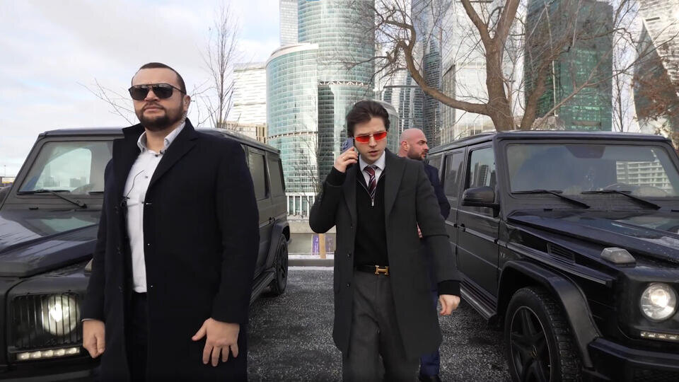     Где обитатели Патриков покупают понты: новое расследование РЕН ТВ РЕН ТВ