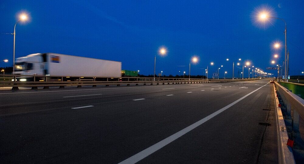 Ехать по ночной трассе М-4 «Дон» в Ростовской области станет проще: делают сплошное освещение