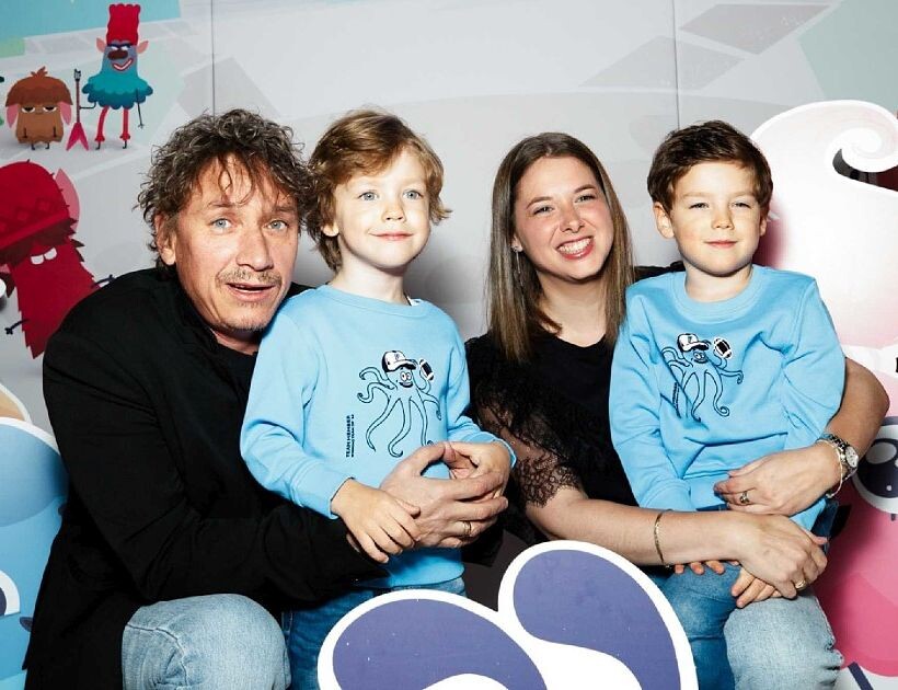 Александр Яценко и Ксения Иванова с сыновьями.