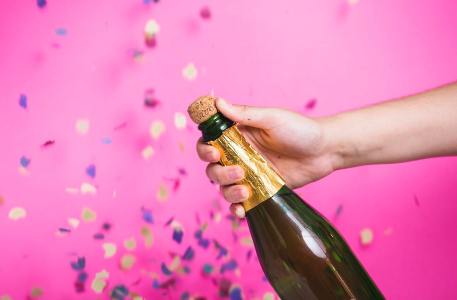 Фото: ru.freepik.com. Чрезмерное употребление алкоголя вредит вашему здоровью