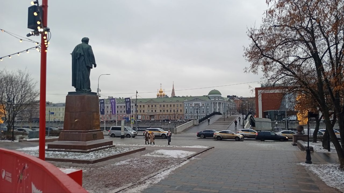 Илья Репин смотрит на Водоотводный канал