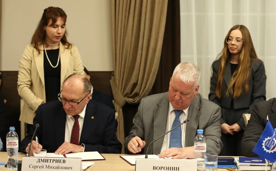    Подписание соглашения о сотрудничестве между ПетрГУ и НГТУ. Фото ПетрГУ