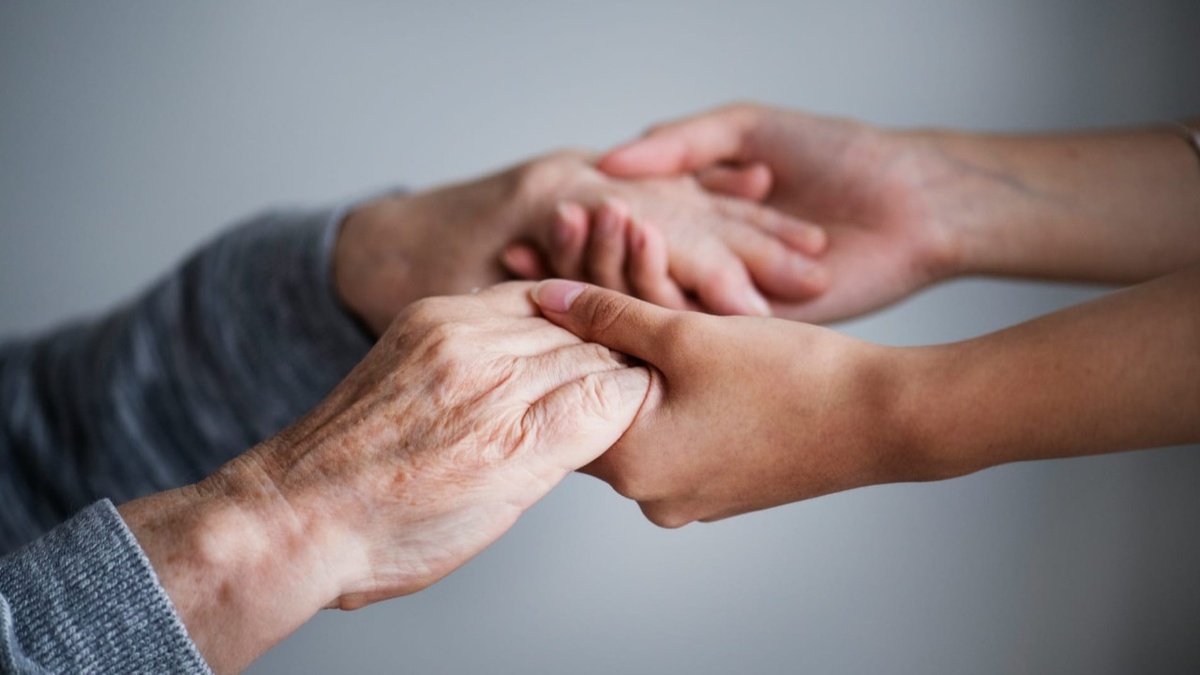 Как увлажнить руки зимой, если не помогают крема