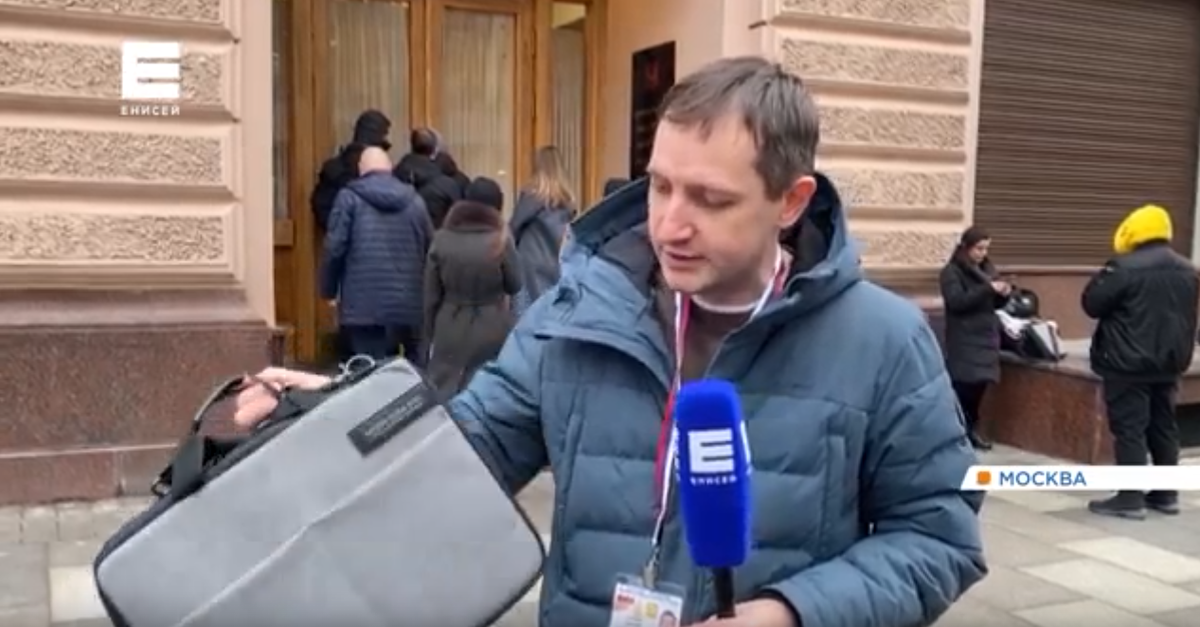     Красноярские журналисты готовятся задать вопрос на прямой линии с президентом