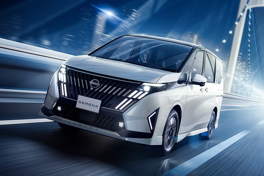    Nissan Serena Luxion с опциональным обвесом