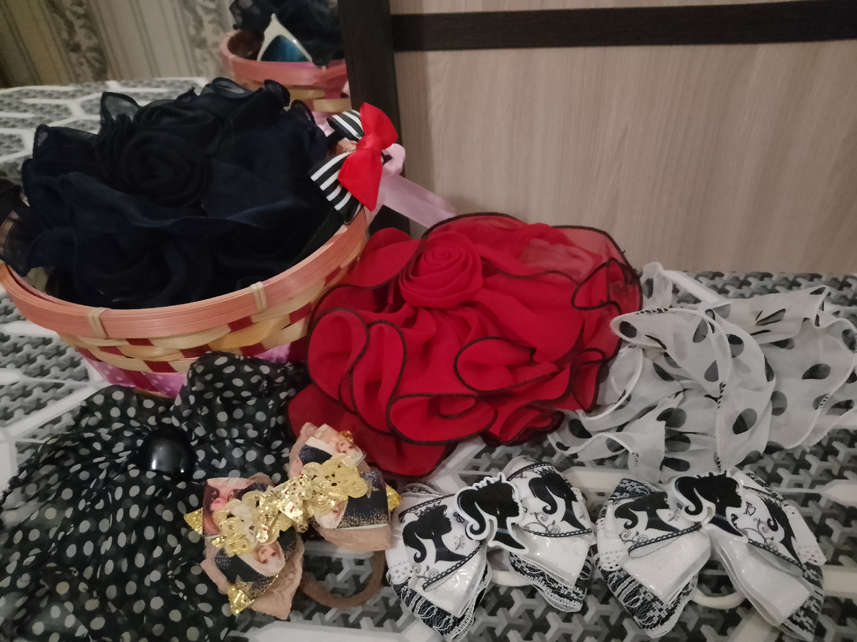 Фото автора, банты дочерей