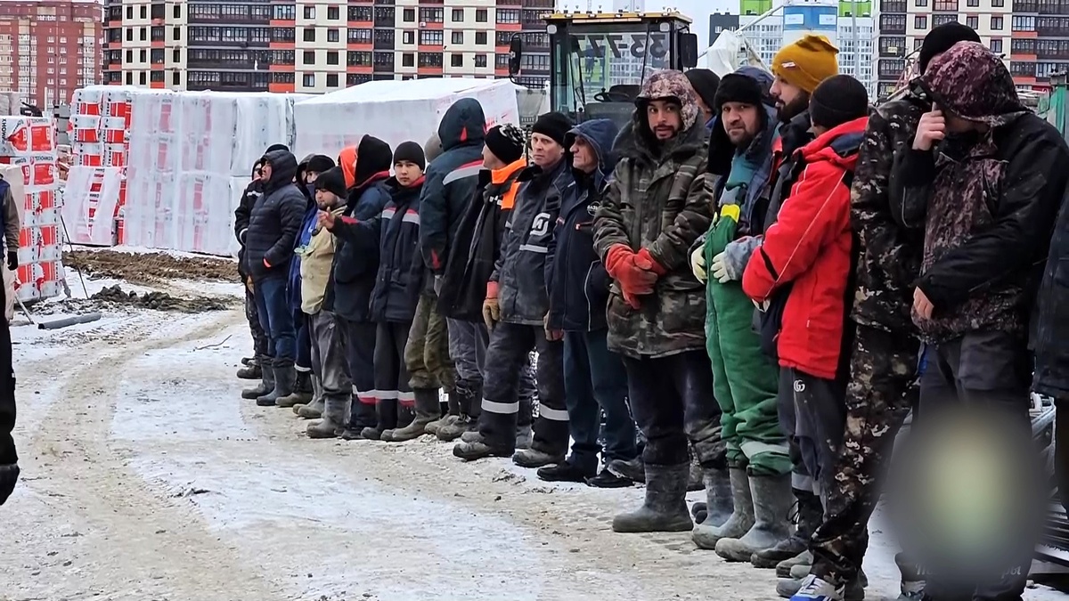    Свыше 1200 нелегальных мигрантов за год отправили домой полицейские Югры
