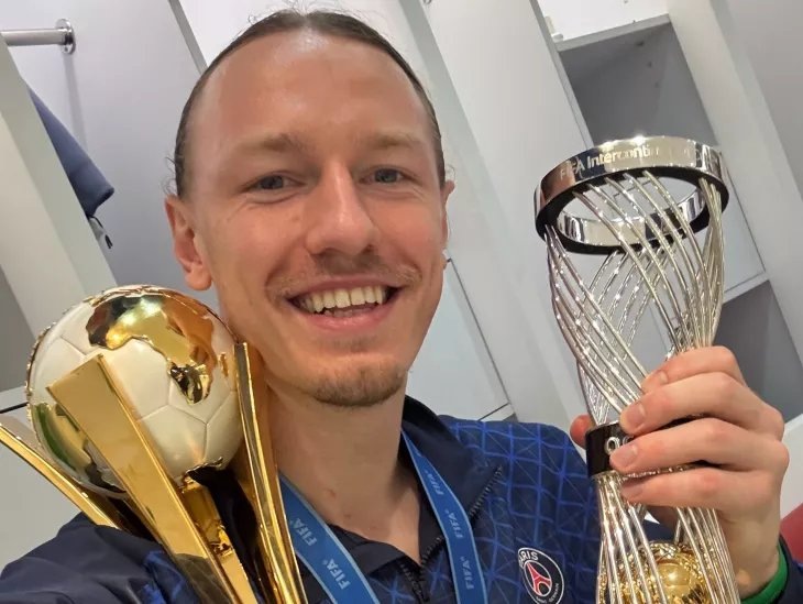    «Забарный обязан носить на руках». Реакция французов на выступление Сафонова Фото #1