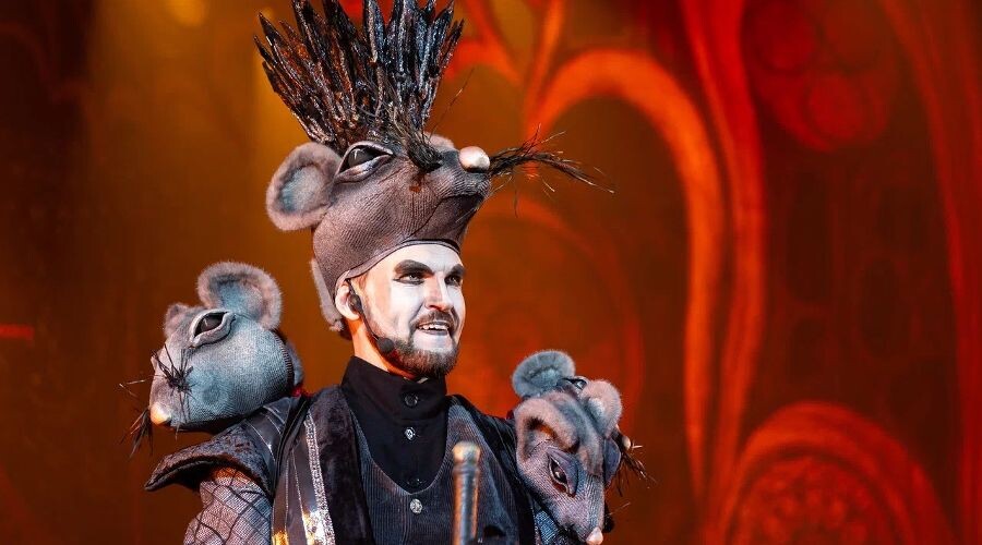     Актер Илья Сердюков в образе Мышиного короля Фото Алексея Петрова