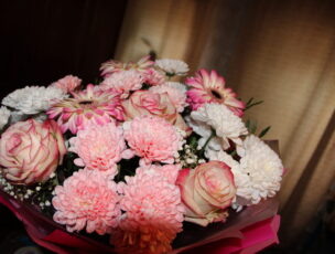 В Саратове мать и дочь поверили в доставку цветов и лишились 3,7 млн рублей