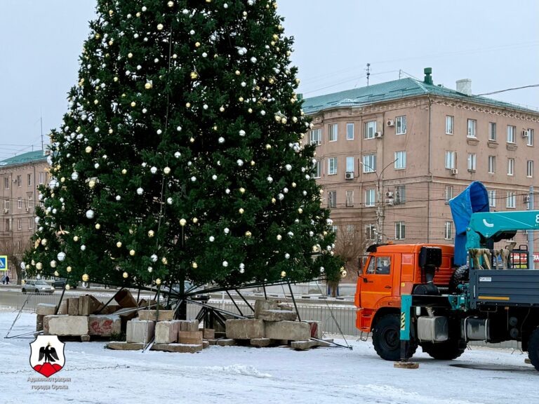    В Орске вандалы попытались испортить Новый год Оренбуржье