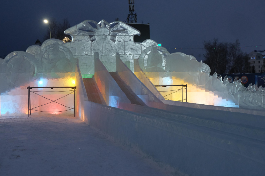    Открытие ледовых городков в некоторых городах Югры откладывается из-за лютых морозов свыше −40 °С