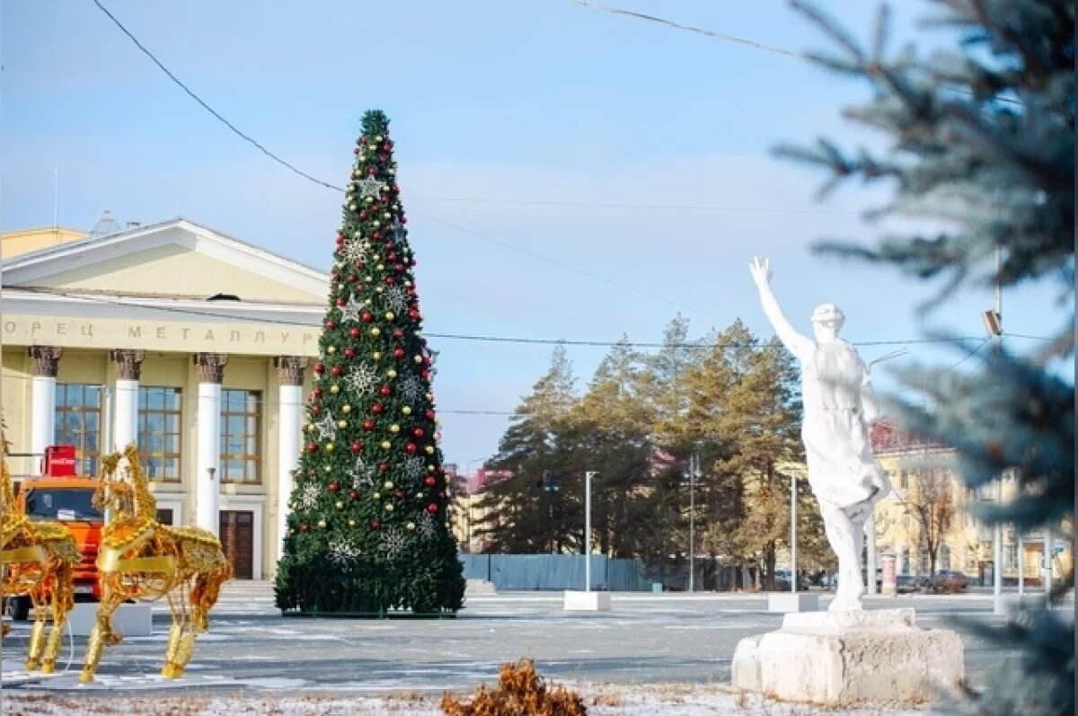    Подготовлена масштабная новогодняя программа для сотрудников, их детей и ветеранов.