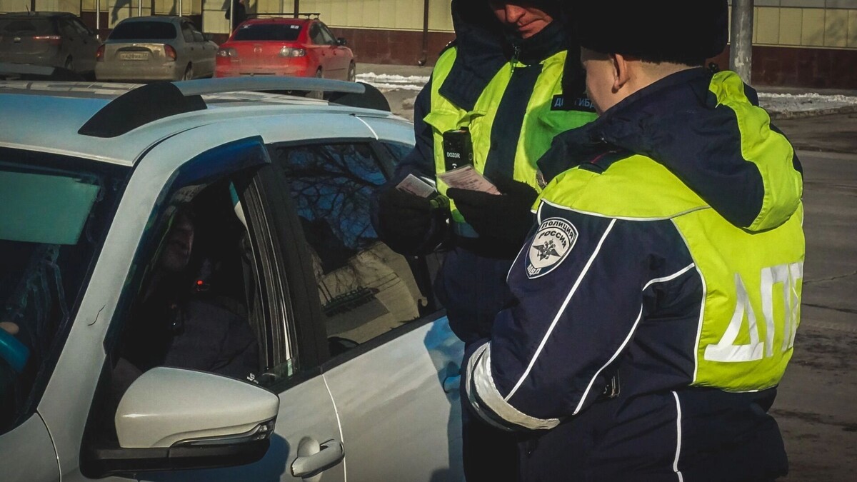    Водителю придется снять праздничные украшения   1MI