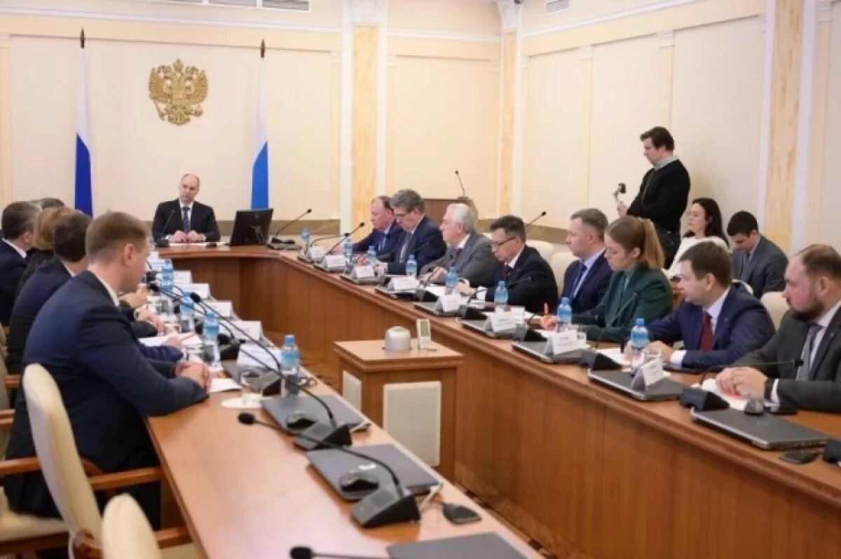    Паслер вручил 700-тысячную карту «Уралочка»