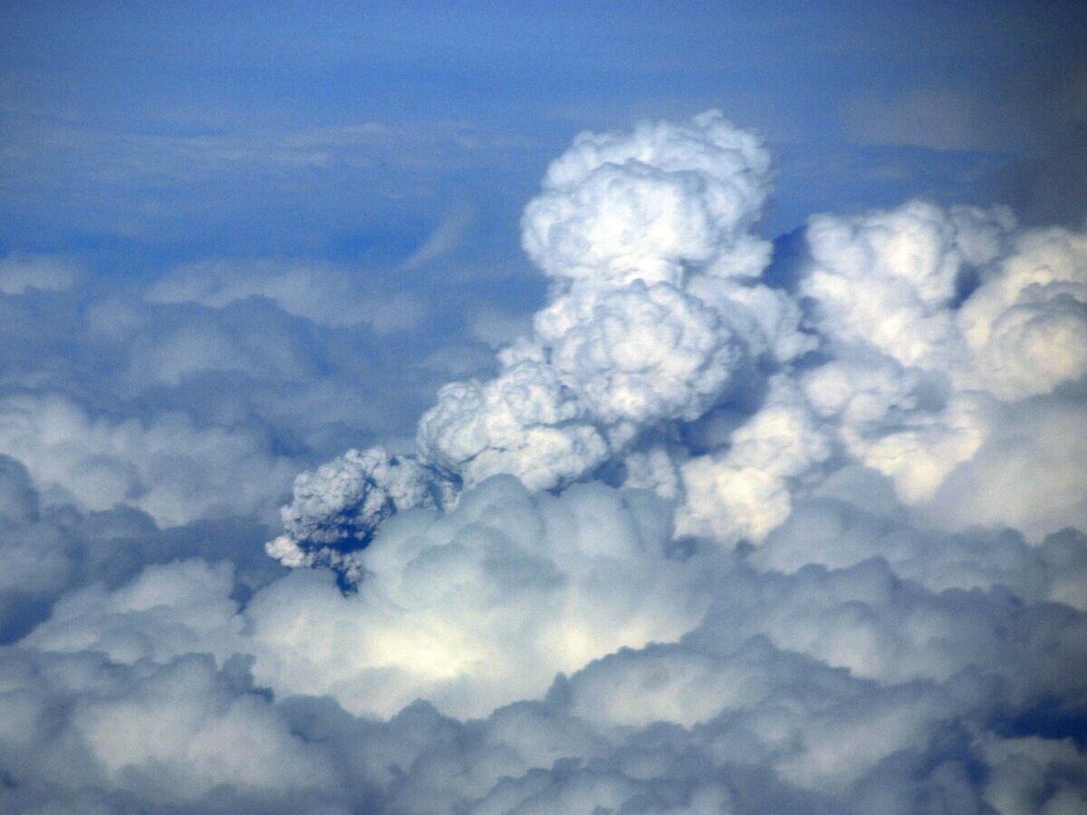    Пепел вулкана Эйяфьятлайокудль | © Фото : BGS©NERC