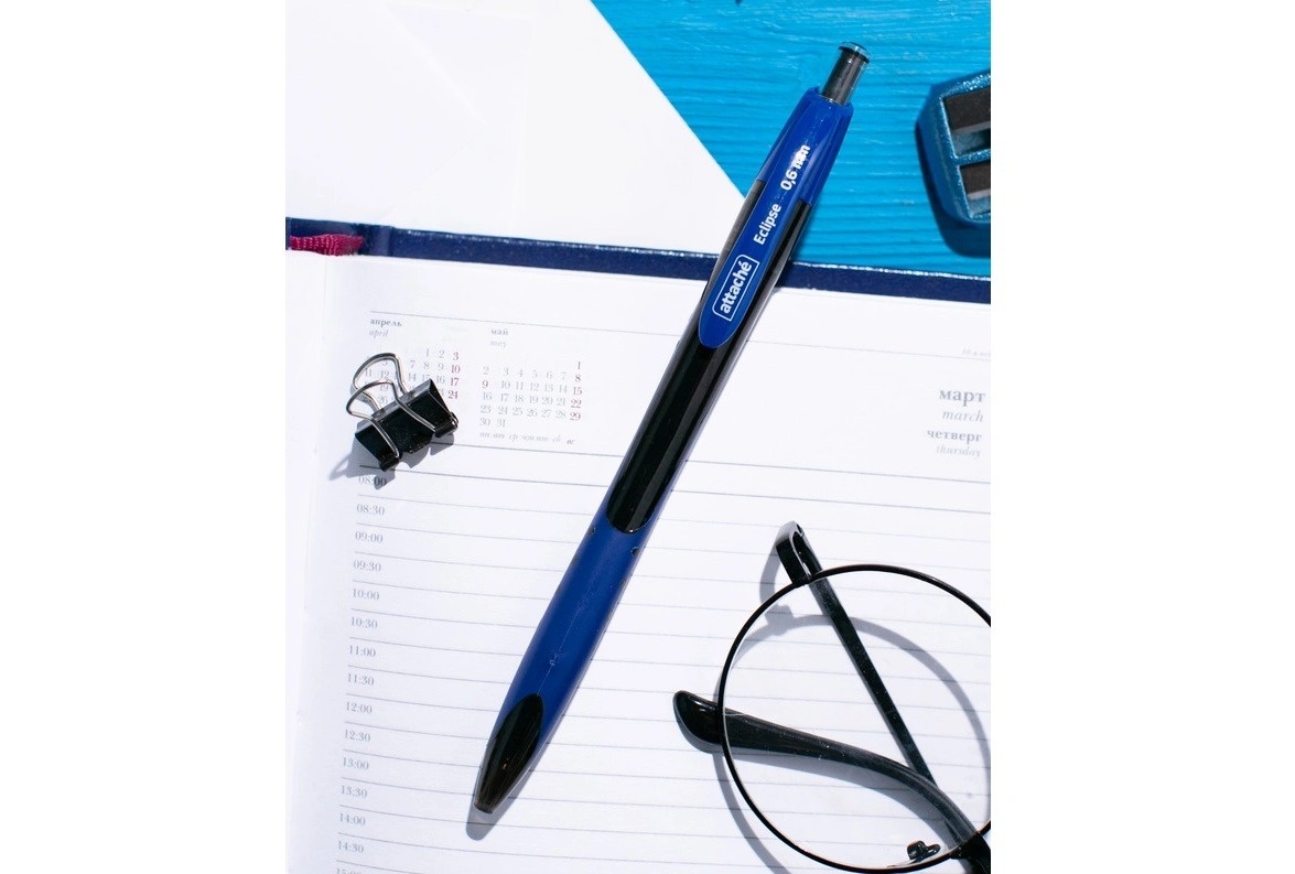 Attache Eclipse — автоматическая ручка: она выдерживает интенсивные нагрузки — например, если сильно нажимать на корпус или писать очень много