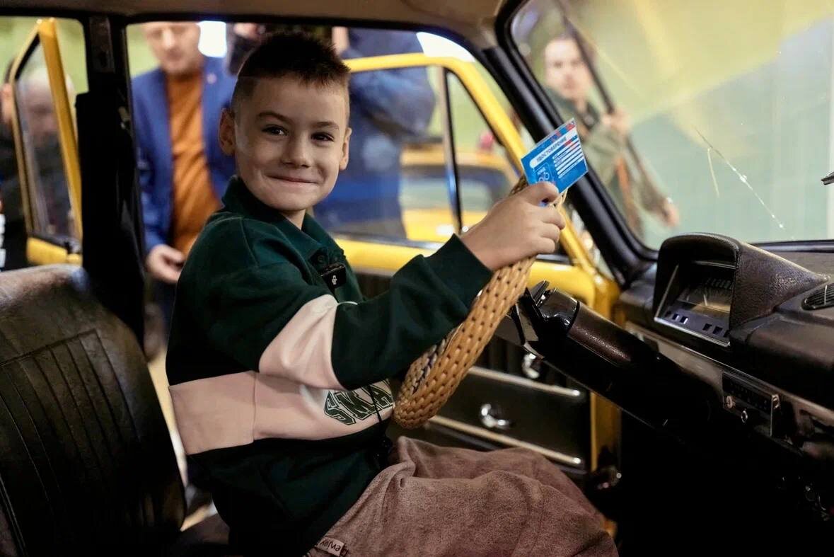    Владимир Путин поговорил по телефону с участником «Елки желаний» Тимуром Рясным из Ханты-Мансийска