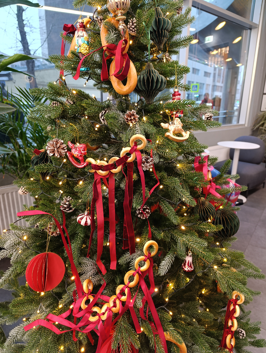 Тренд этого года: украшать елку сушками и баранками