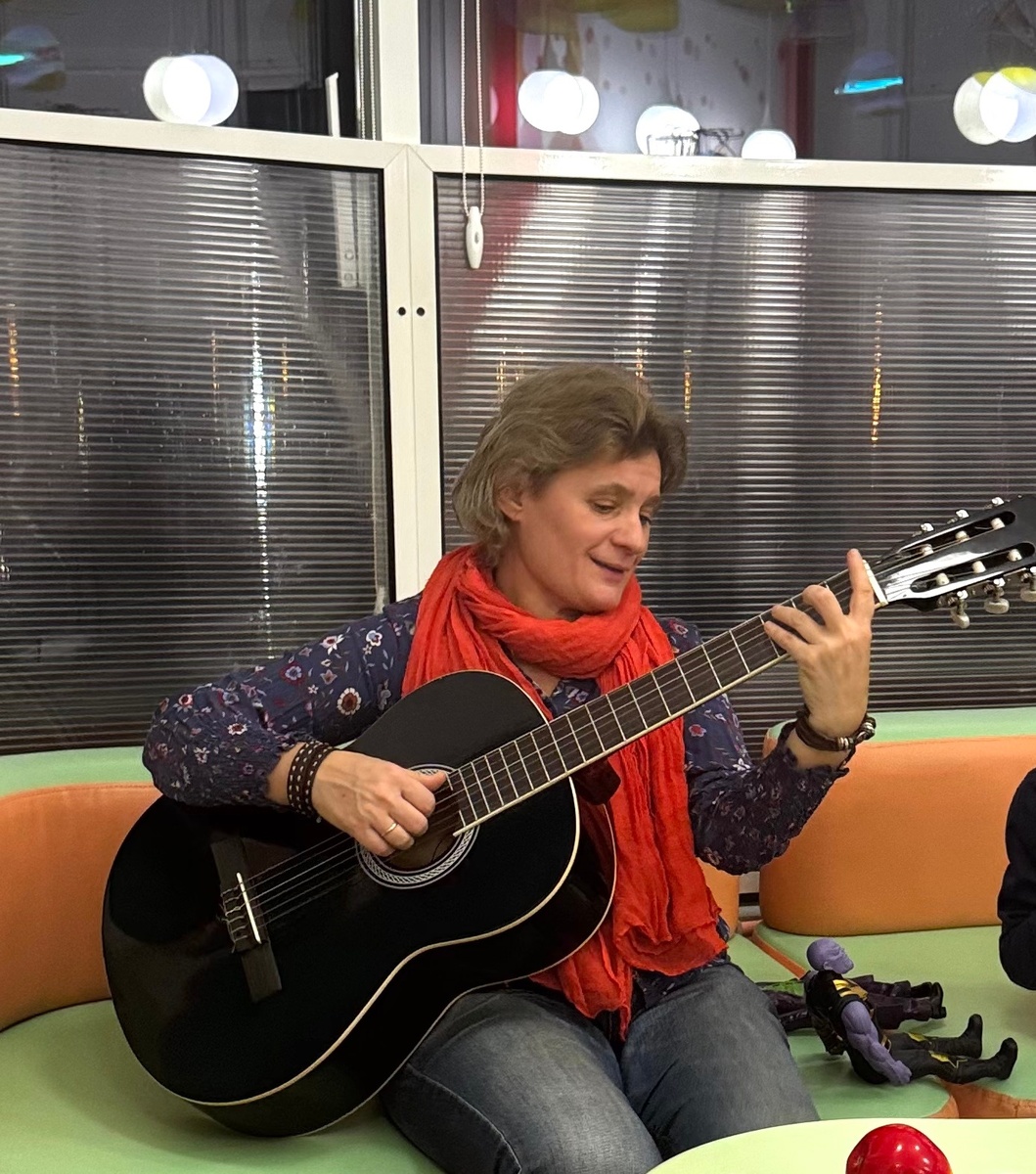 Наш действующий музыкальный терапевт Дарья
