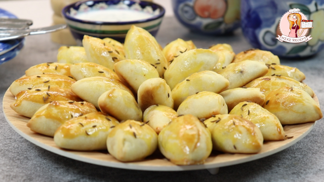 Не канапе и не бутерброды: новая звезда праздничного стола — мини пирожки с говядиной