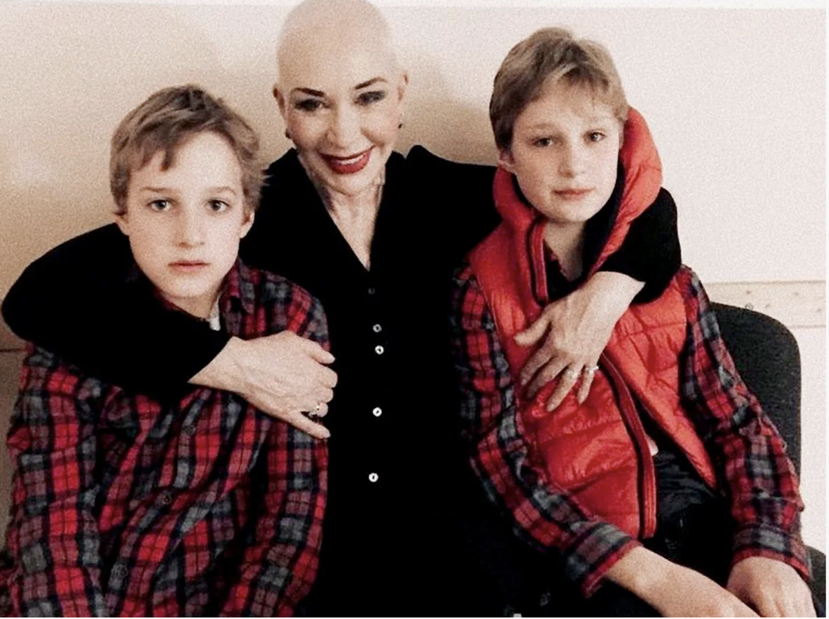 Татьяна Васильева с внуками Ваней и Гришей