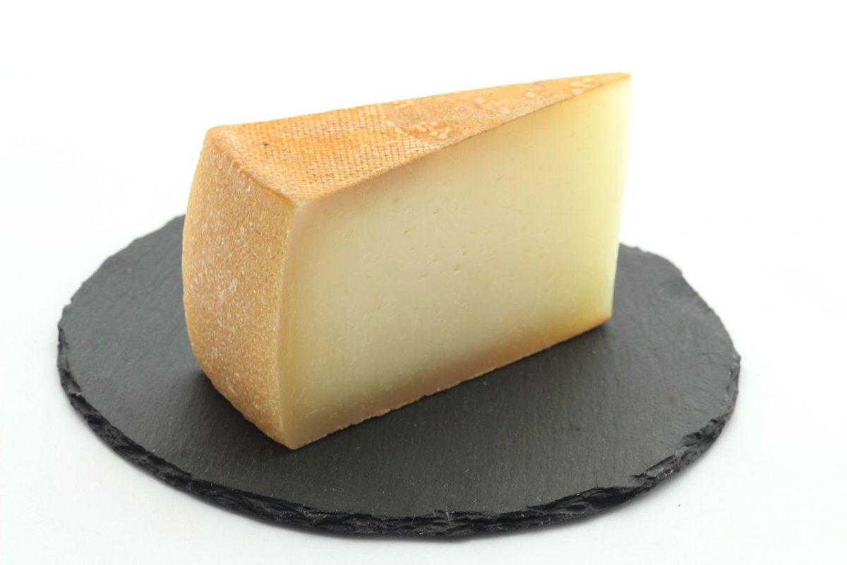    Файя — жирный швейцарский сыр полутвердой консистенции / © Guy Waterval