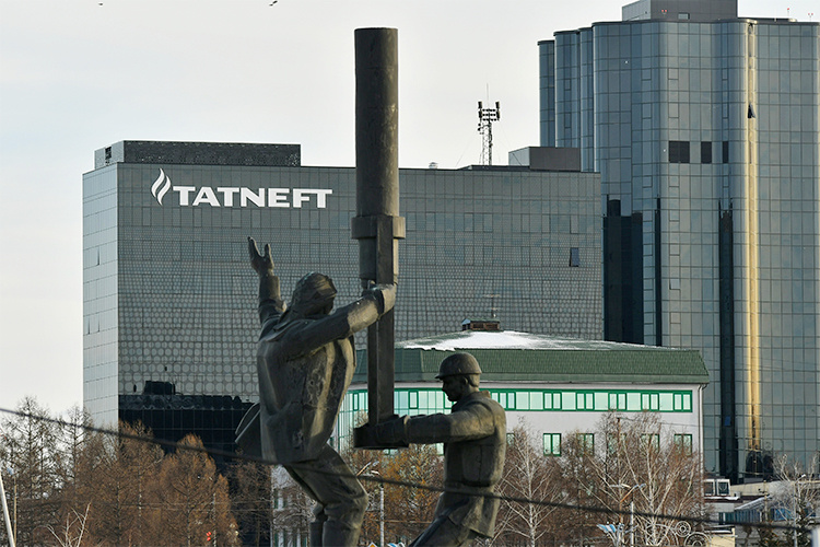    Сегодня днем Великобритания расширила санкции в отношении России. Под новые ограничения попали пять физических лиц и 19 компаний, включая ПАО «Татнефть».   
Фото: «БИЗНЕС Online»