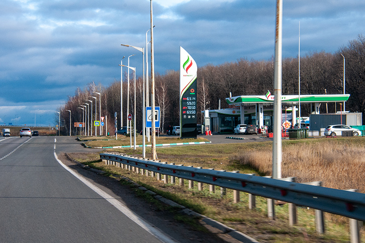    «Фундаментально негативно для «Татнефти» — у компании есть сеть АЗС в Турции (покупалась за $340 млн, сейчас 1,8% рыночной капитализации «Татнефти»)», — отреагировал на новости портал «БКС Экспресс».   
Фото: © Svetlana Vozmilova / Global Look Press/ www.globallookpress.com