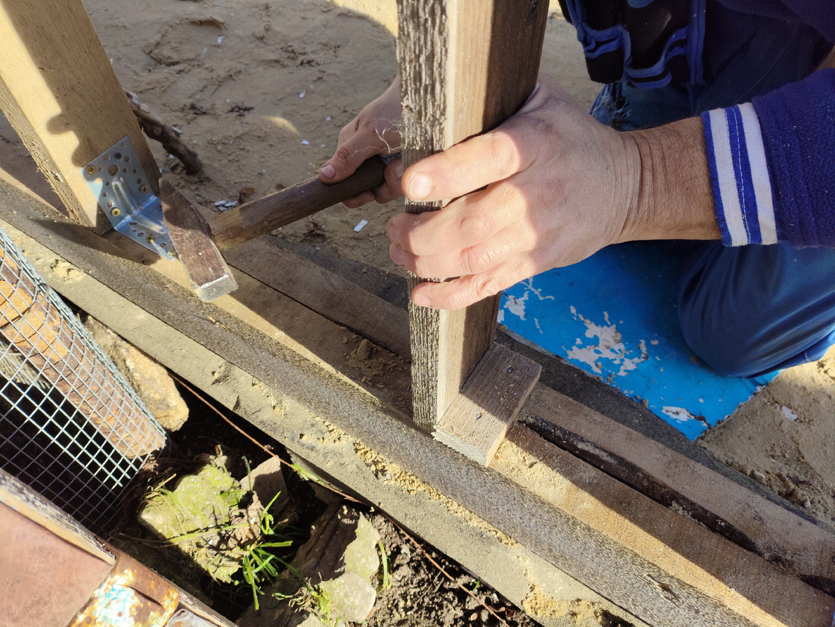 И начали эти стойки устанавливать в самые широкие проёмы