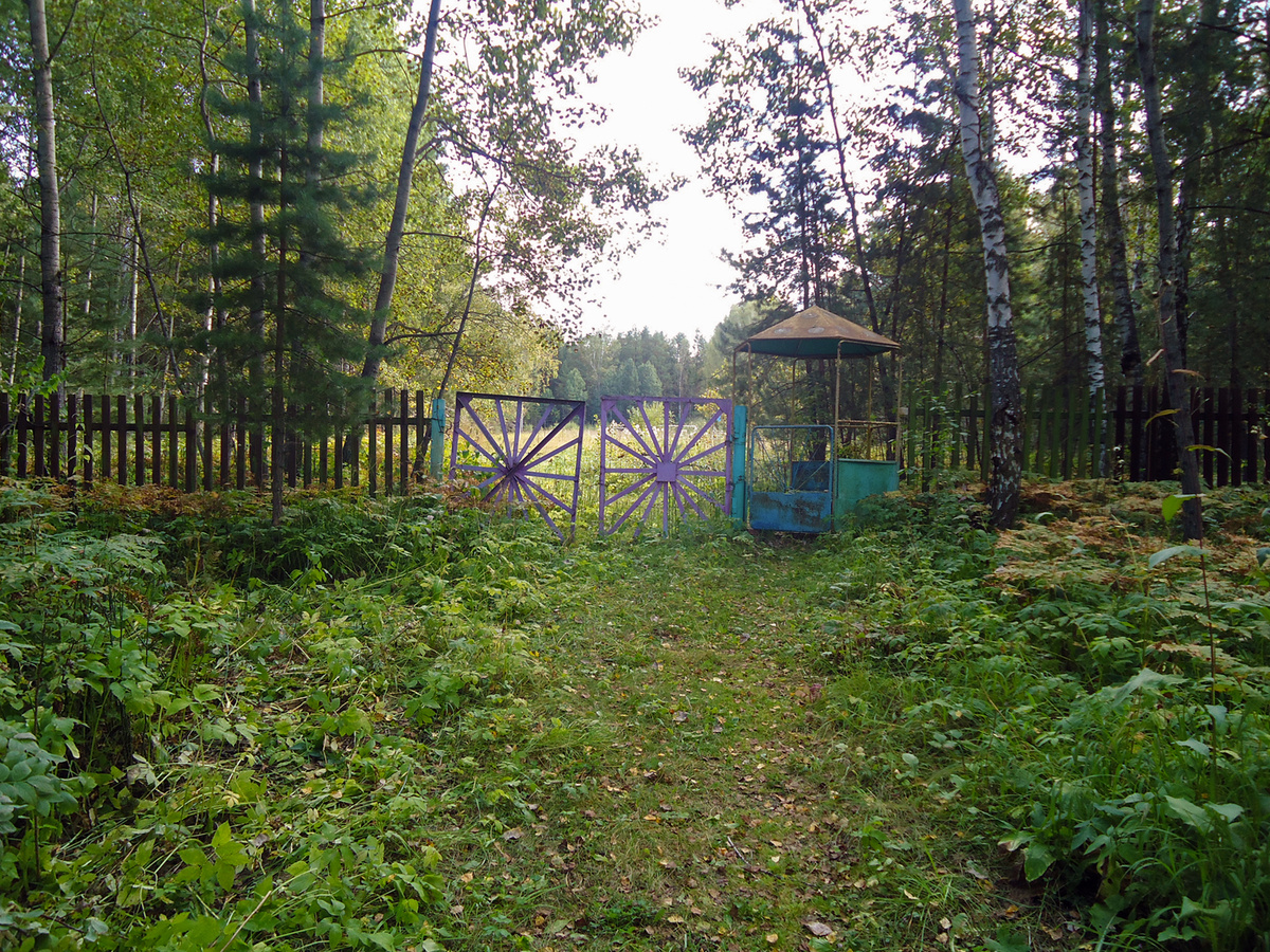 Ворота лагеря, выходящие в сторону берега.