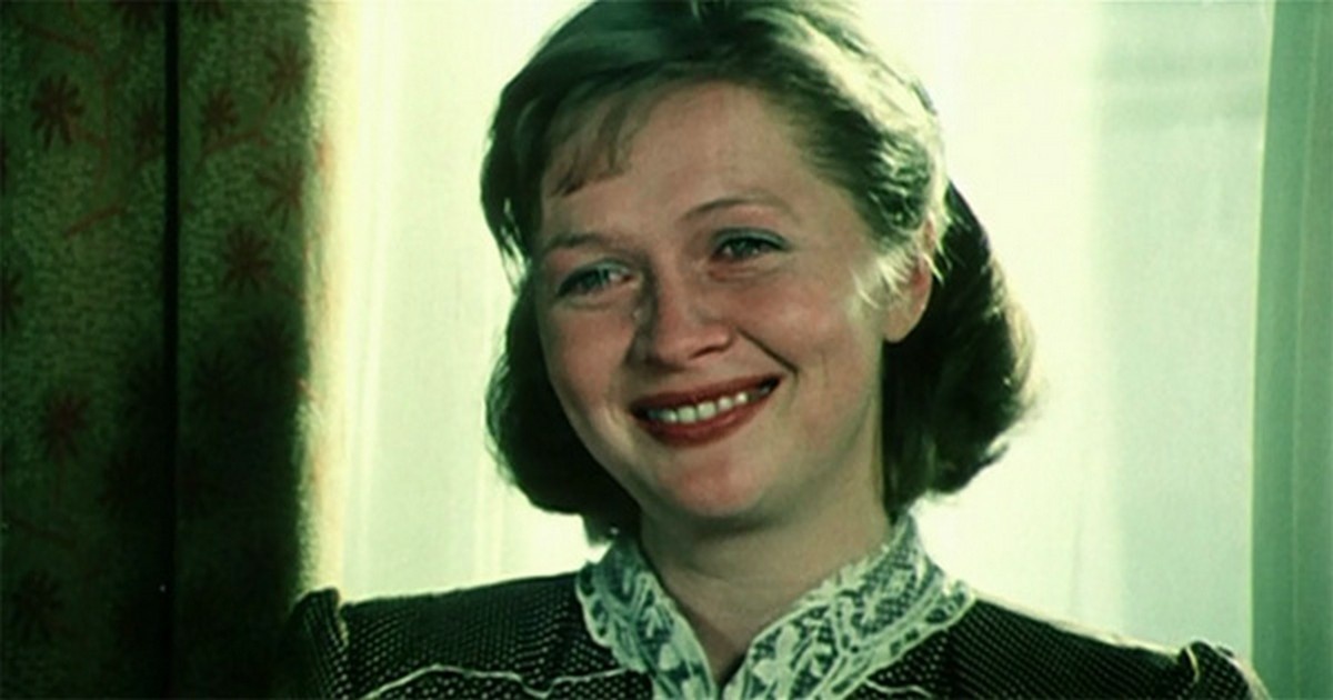 Все фотографии артистов и артисток даны плюс - минус на 1982 год, когда вышли "Чародеи"