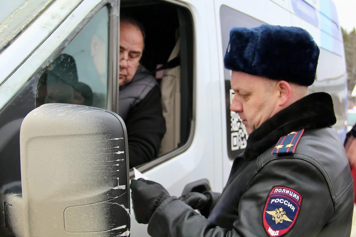 Документы есть! теперь телефон давай! примерно так и говорят