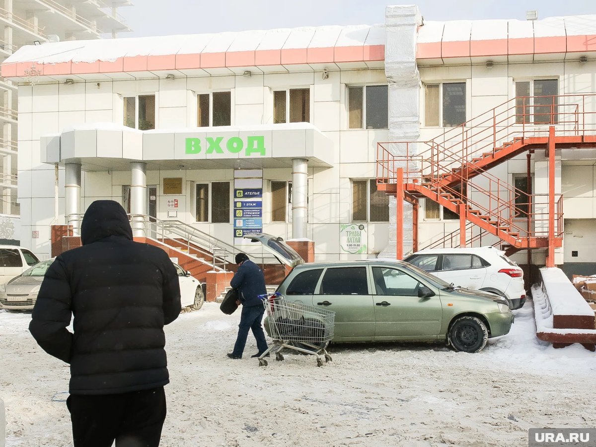     В Сургуте строитель обманул клиентов на сотни тысяч рублей, но до сих пор на свободе