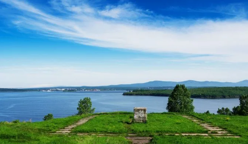 Посёлок Заветы Ильича, набережная. Там правее, недалеко, бухта Постовая.  Фото: wikimapia.org