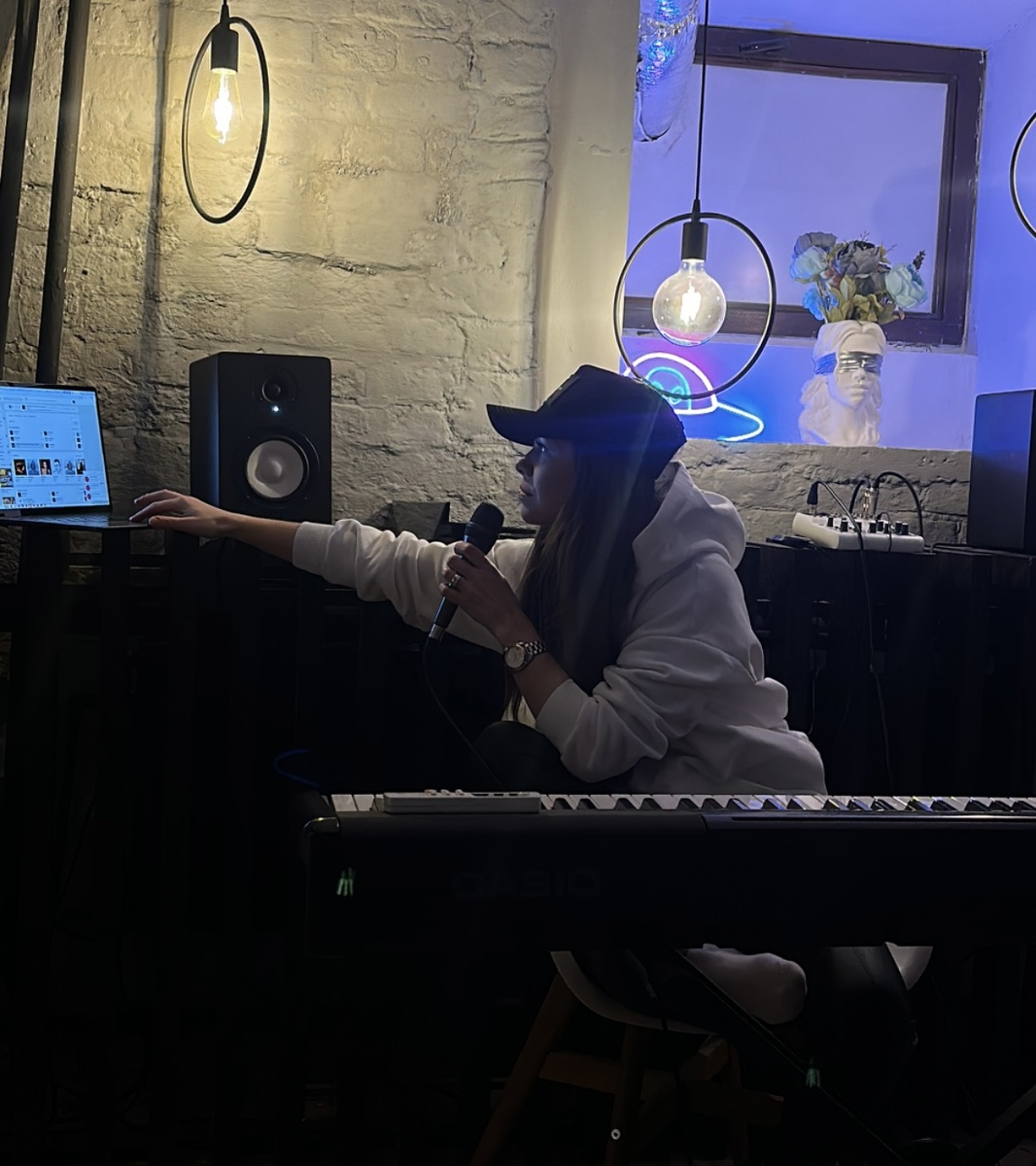 Студия вокала. Репетиция. 