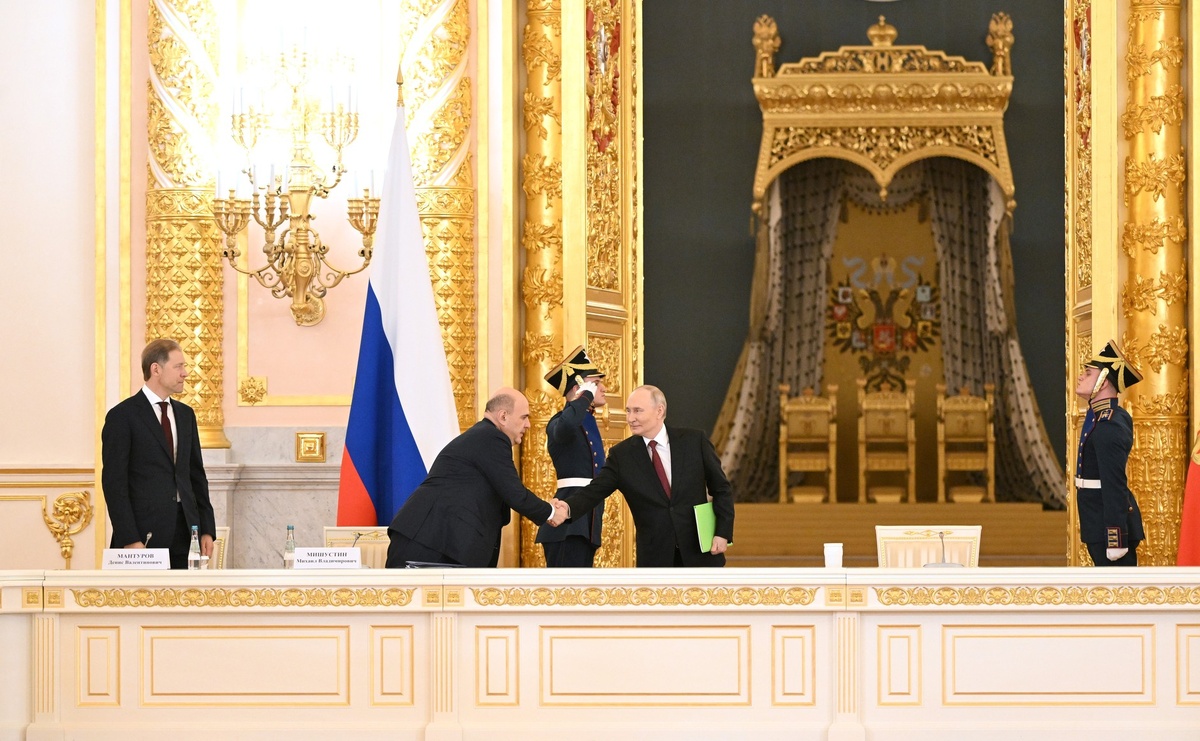 С Председателем Правительства Михаилом Мишустиным перед началом заседания Совета по стратегическому развитию и национальным проектам 8 декабря.  Фото: Кристина Кормилицына, МИА «Россия сегодня» 