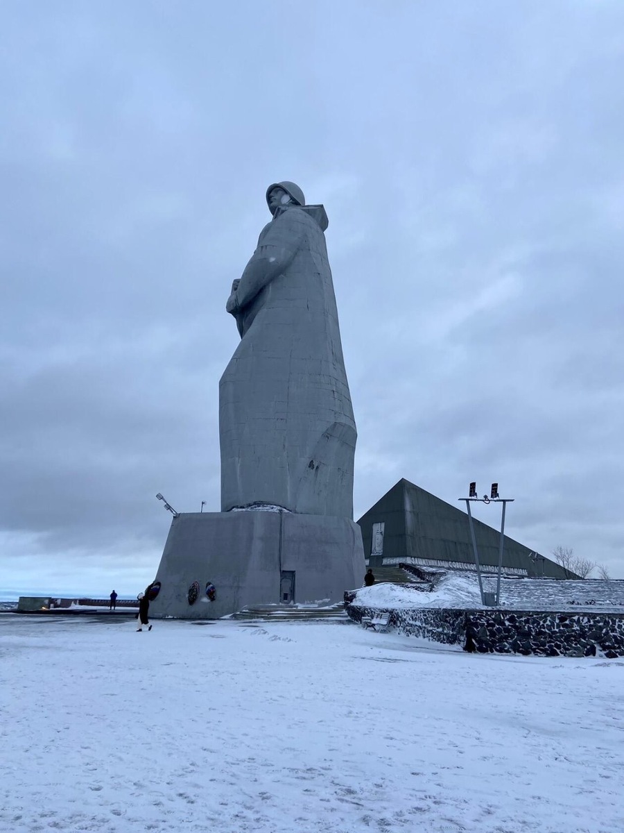 памятнике "Алеше"