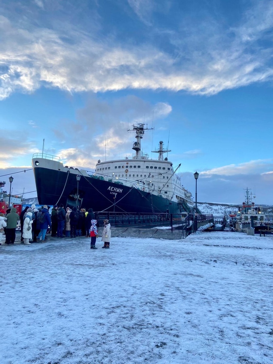 первый атомный ледокол