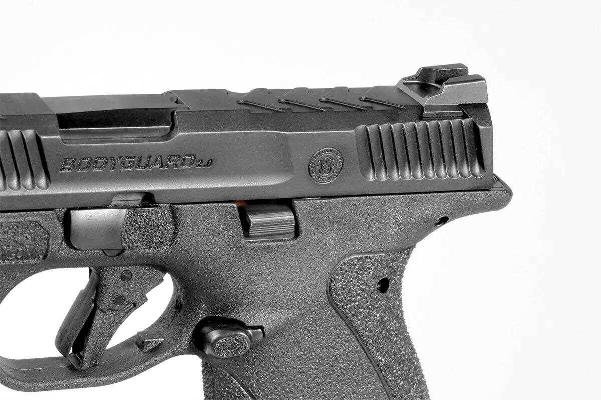 Пистолет сохранил удобную форму рукоятки и конструкцию ударно-спускового механизма, как у базовой модели 2.0. Однако на затворе появились зазубрины, а его задняя часть стала шире, что упрощает процесс перезарядки.