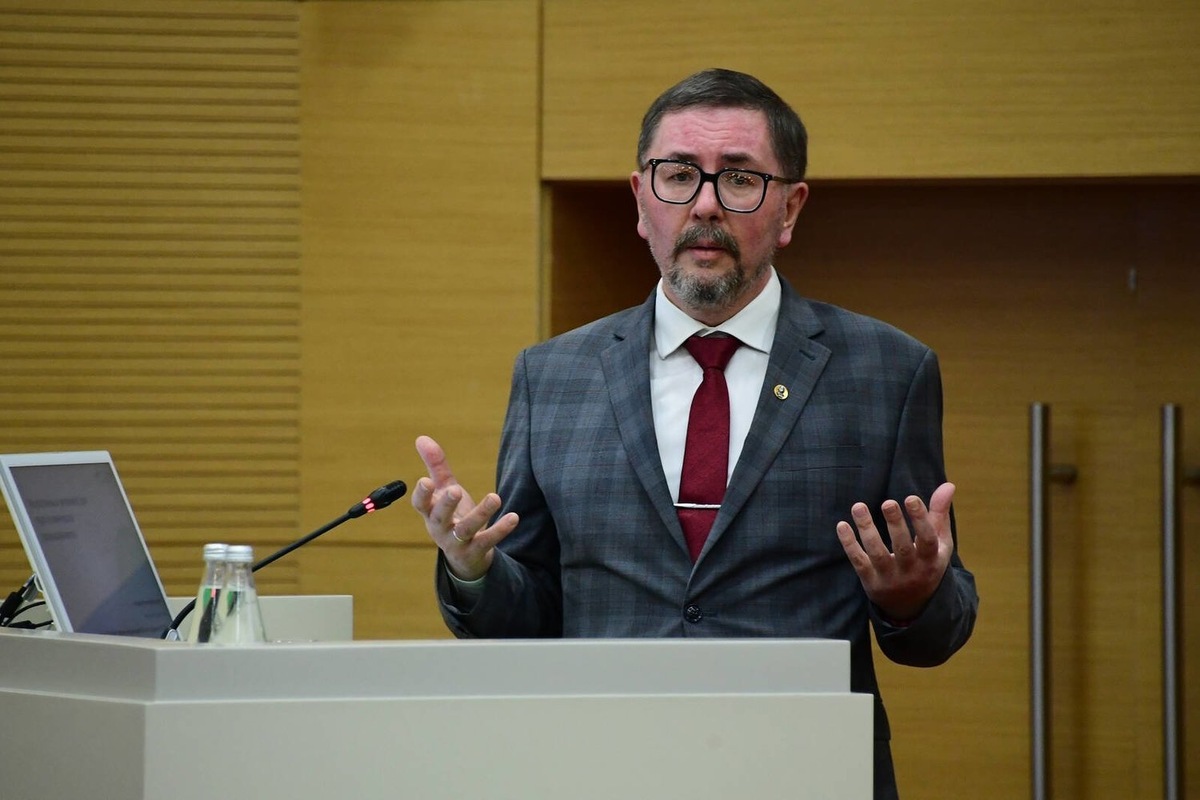    Член-корреспондент РАН Максим Федоров презентовал доклад по использованию в нефтехимической промышленности искусственного интеллекта. предоставлено пресс-службой раиса Татарстана