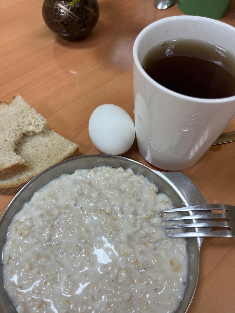 Вечером он может съесть «одну кашу» или полноценный ужин, если возвращается домой раньше