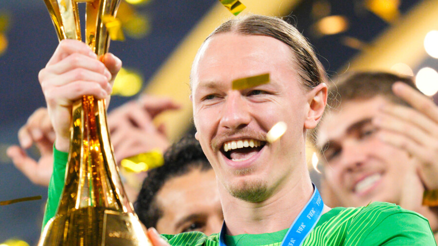 В честь Сафонова хотят назвать улицу в Париже. Во всей Франции нет никого популярнее россиянина!