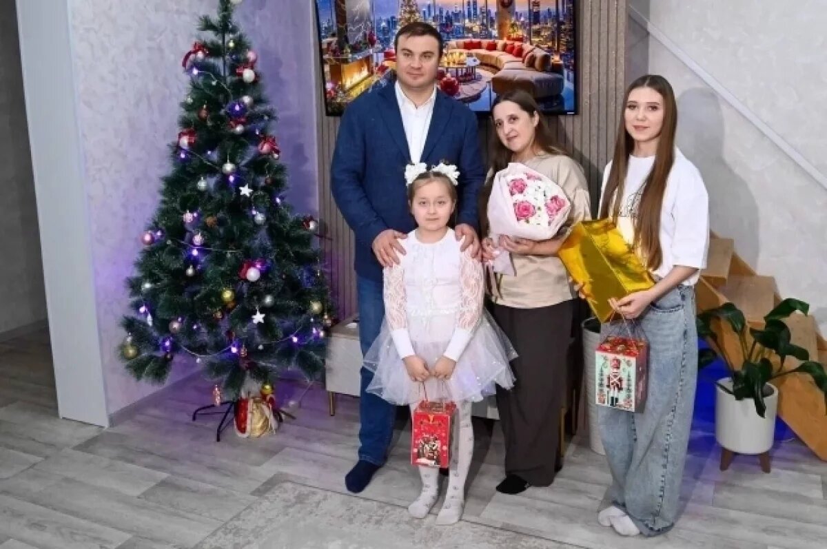    Губернатор Омской области исполнил новогодние желания детей в Таре