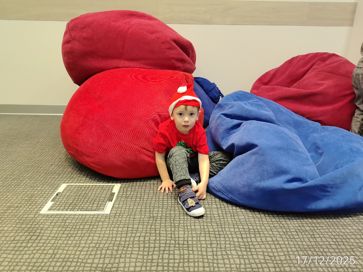 Прилёг на мягкие кресла)) возможно шум его утомил