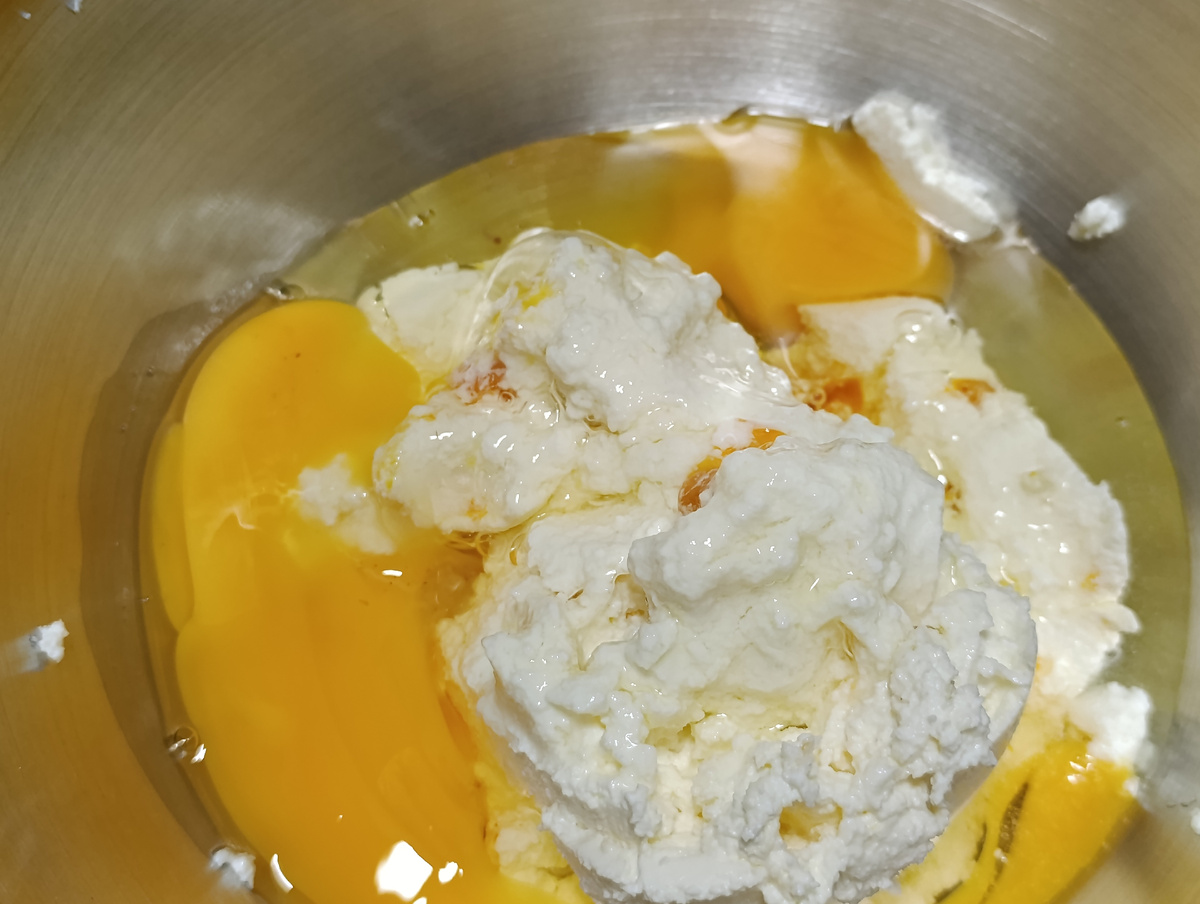 Добавить яйца